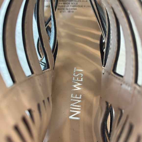 Nine West. Excellent condition. Smoke free home. Zip on heel and lace up tie - Picture 3 of 6